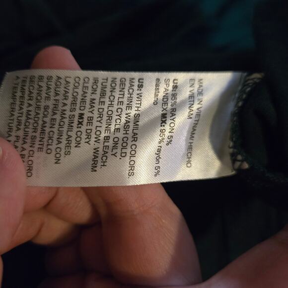 Chico’s Travelers V-Neck Sleeveless Top Metallic Trim Size XL - Picture 4 of 8